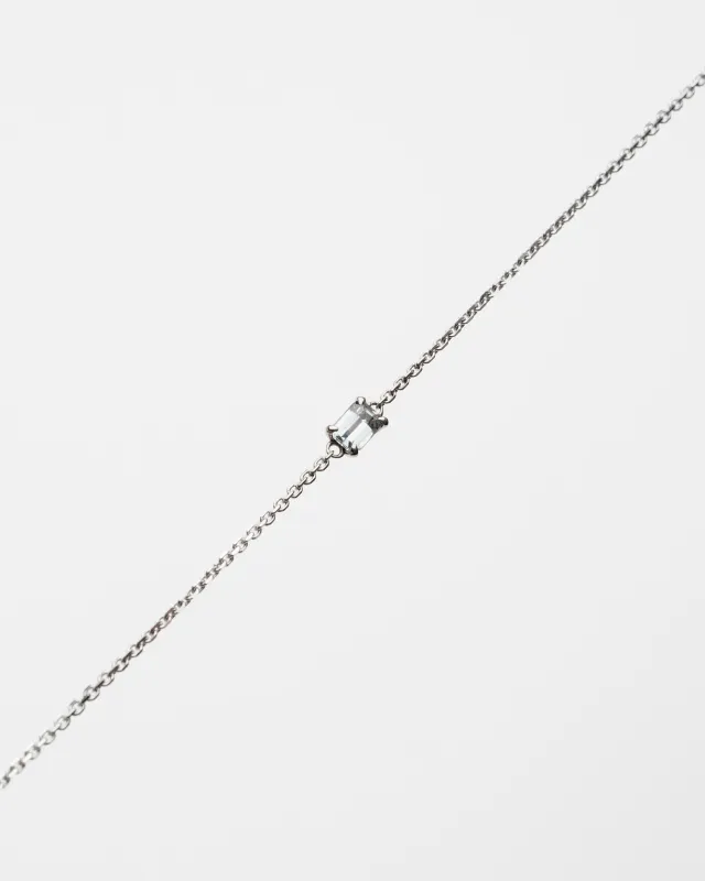 Браслет с серо-голубой шпинелью