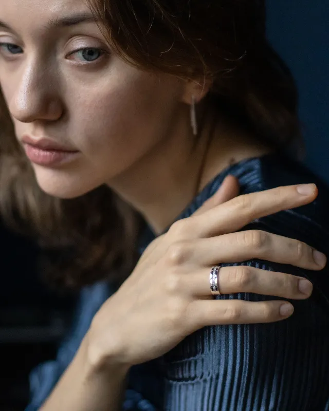 Кольцо-линейка с бриллиантами